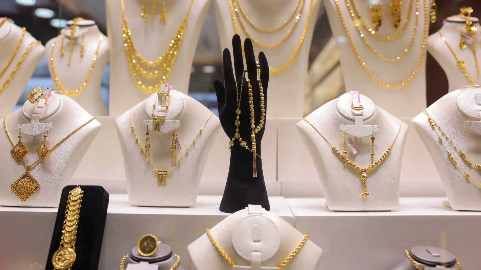 " طاير زي الصاروخ " سعر الذهب في الجزائر اليوم الاربعاء 30 ابريل 2025 عيار 21 و 24 بكام وأسعار السبائك الذهبية 5 ” طاير زي الصاروخ ” سعر الذهب في الجزائر اليوم الاربعاء 30 ابريل 2025 عيار 21 و 24 بكام وأسعار السبائك الذهبية