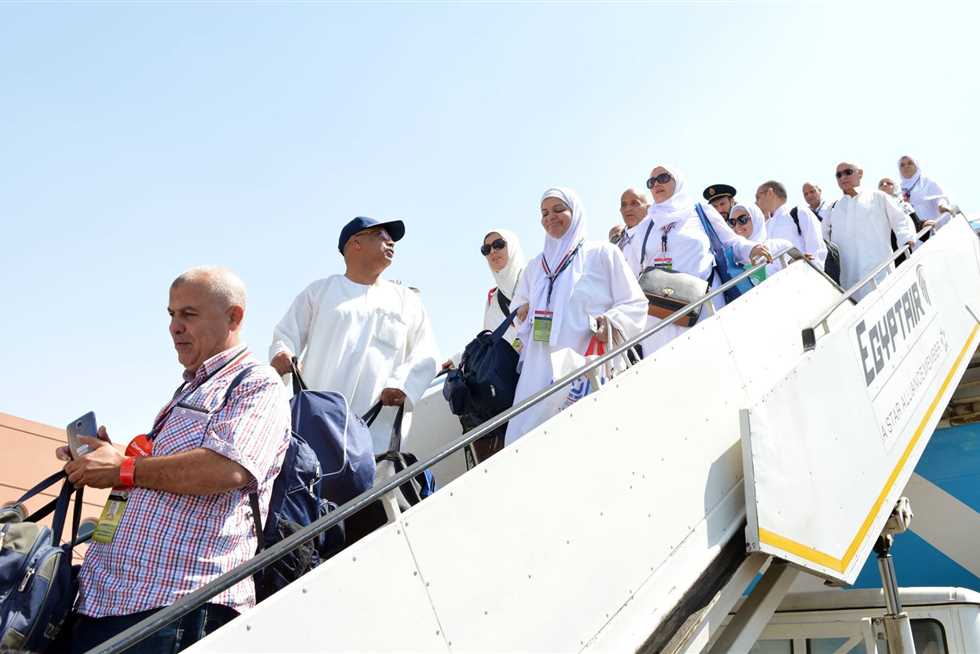 "بقلوب دامعة وألسنة تلهج بالدعاء" متى تكون عودة الحجاج بعد أداء مناسك الحج لعام 2025 5 “بقلوب دامعة وألسنة تلهج بالدعاء”  متى تكون عودة الحجاج بعد أداء مناسك الحج لعام 2025